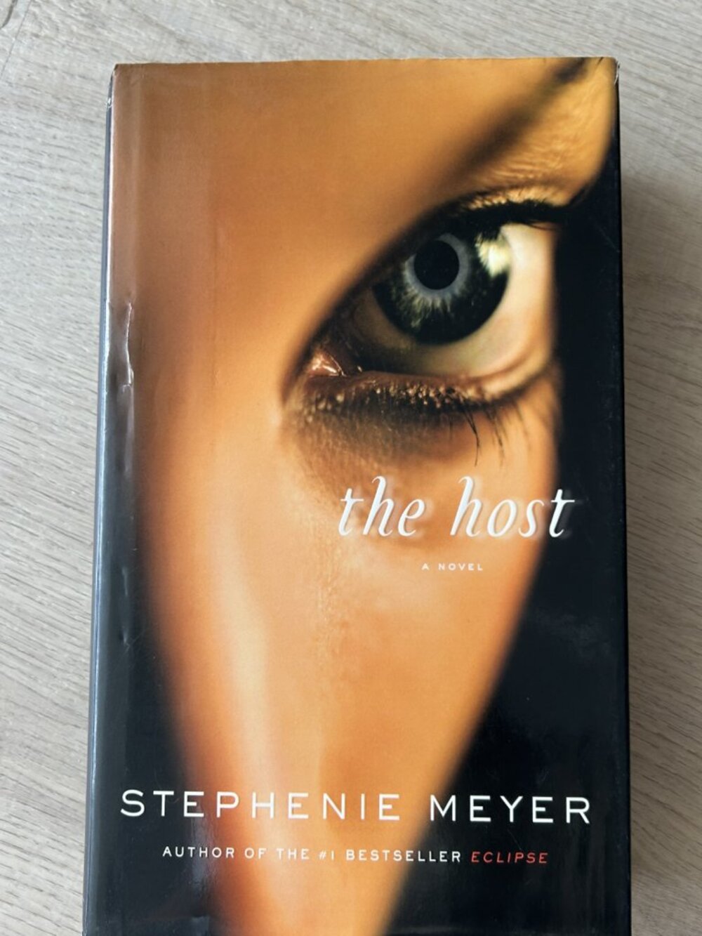 The Host- Stephenie Meyer, hardcover